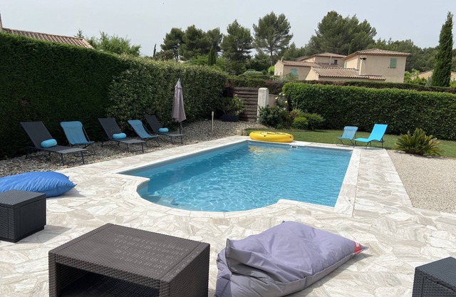 Maison 140m2. Avec jardin,piscine 3 chambres 1 salle de bain et 1 salle d’eau.