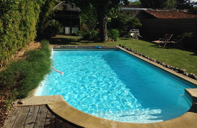 Maison 200 M2 avec jardin et piscine dans Bordeaux