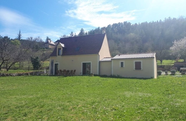 Maison 3* récente en village 7 pers, 3 chb, 160 m², terrain 2500 m²