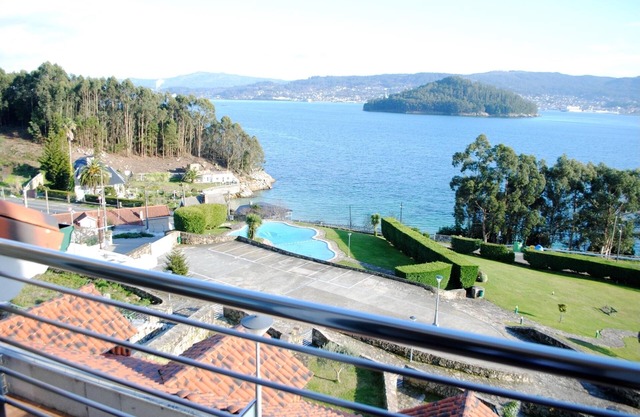 House 4 Bedrooms with Pool WiFi and Sea views
