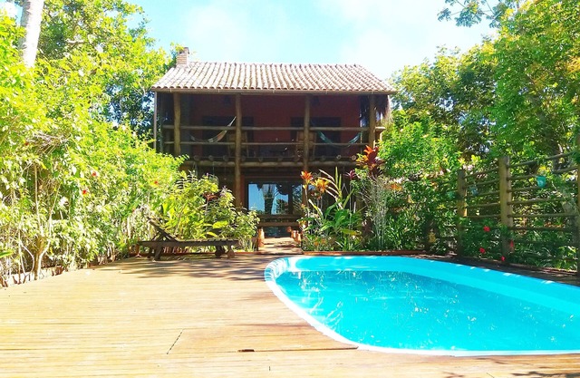 Maison 4 arbres de noix de coco avec piscine à Itacaré sur la rivière Beira