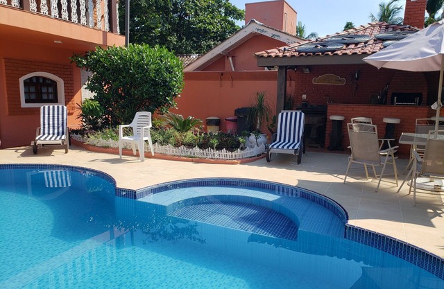 MAISON 4 DORMS, PISC, WI-FI, CHURR, JACUZZI (PRIX RÉDUIT AVEC AU-DESSUS DE 5 JOURS)