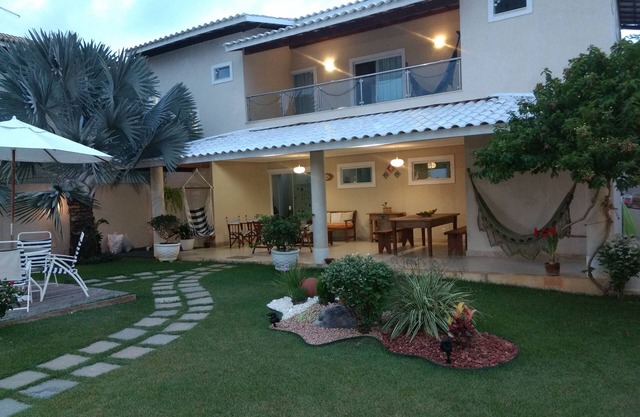 MAISON 4 SUITES CONFORTABLE DANS GRAND CONDO AVEC TRÈS VERT, PLAGE ET RIVIÈRE.