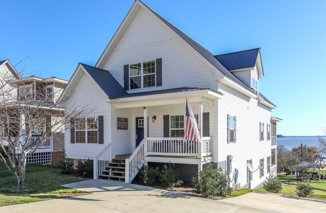 House #46 Grits Carlton Lakefront (no pets)