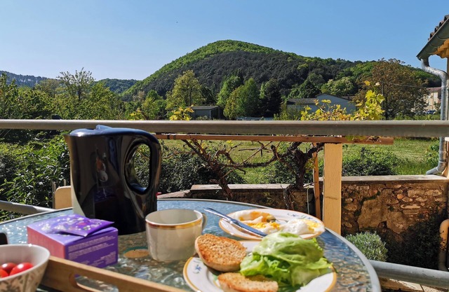 MAISON 6 personnes + 2 enfants Au pieds des Cévennes Jardin de 2500 m² clôturé