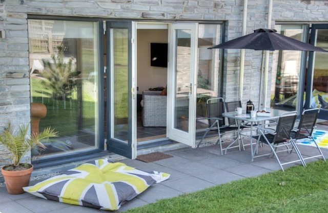House 8 - sleeps 8 guests in 4 bedrooms