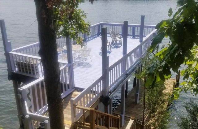 Maison et quai sur le lac Tillery, Caroline du Nord, 4 nuits