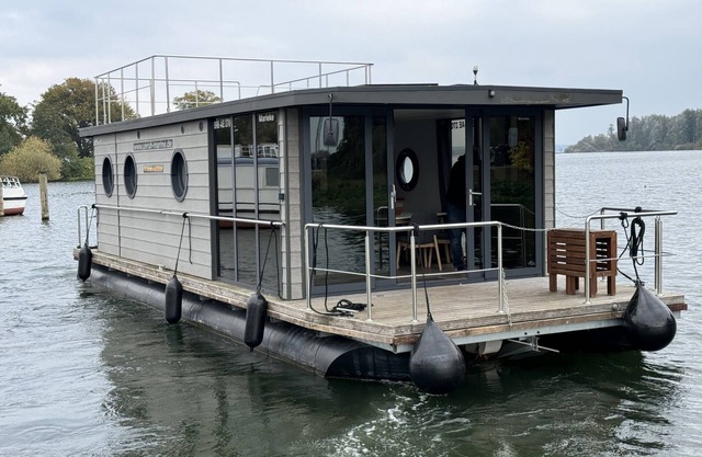 Bateau-logement "Hausboot Marieke Führerscheinfrei" avec vue sur le lac, terrasse privée et Wi-Fi