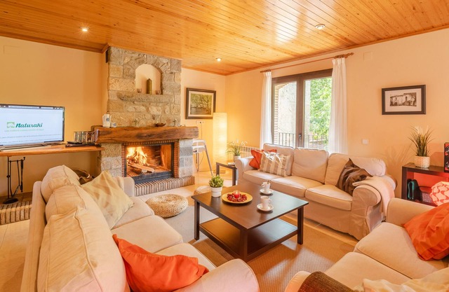 Maison de la rivière pour 14 personnes avec baby-foot, piscine, gymnase et barbecue