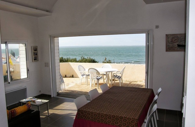 MAISON FACE MER VUE IMPRENABLE à 180°, 3 CHAMBRES, renovée lumineuse