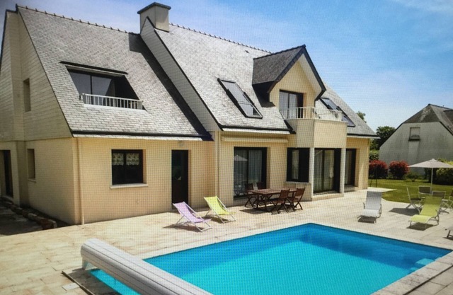 Maison 12 personnes en bord de mer, climatisée ,avec piscine chauffée.