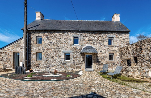 Maison 'Gite 8 Pers Au Calme - 9kms Plages' avec Terrasse partagée, Jardin privé et Wi-Fi