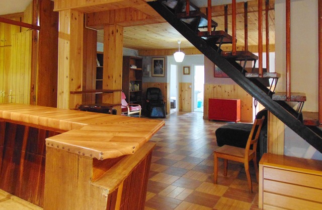 Maison à Miraflores, pour groupes avec piscine, barbecue, bar, billard, pi