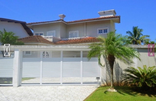 MAISON EN JARDIN ACAPULCO GUARUJA CONDO (PISCINE, BARBECUE, 4 SUITES)