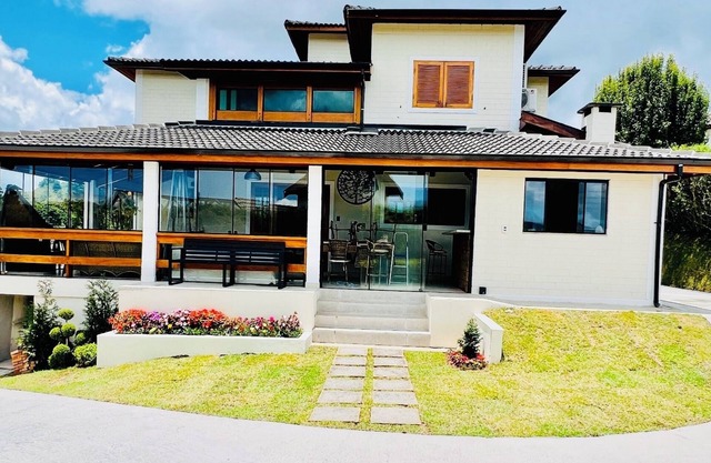 House in Gated Community with Heated Pool, Hydro, Jacuzzi and Beautiful View.