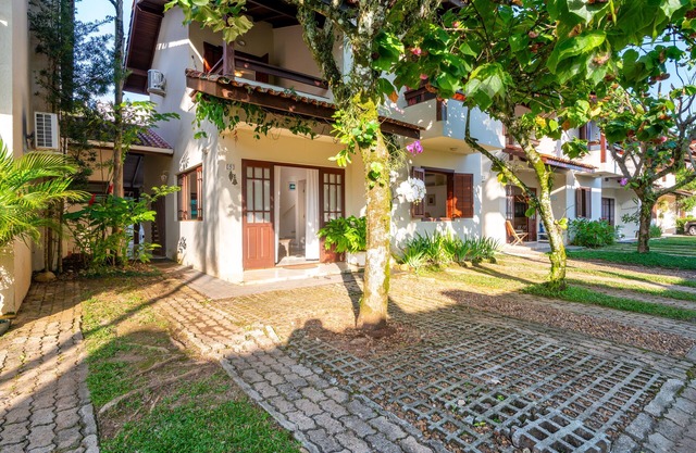 Maison dans résidence fermée, 04 suites, excellent emplacement.