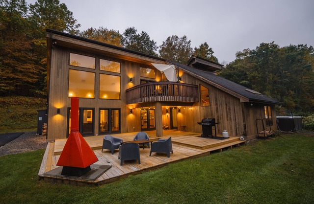House in Highland: Secluded Retreat Near Walkway Over the Hudson
