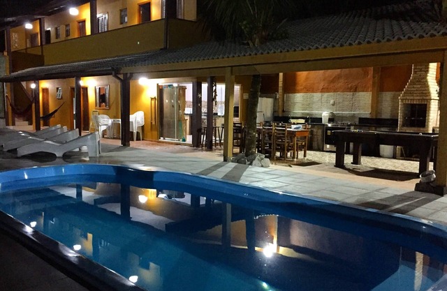 NOUVEAU SOBRADO DANS LE MEILLEUR QUARTIER DE MARESIAS, À 700M DE LA PLAGE, PISCINE PRIVÉE