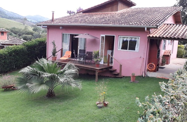 Maison à SFX avec vue magnifique et rivière dans la cour