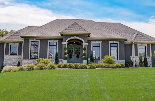 House in Summit, WI Available for Rent