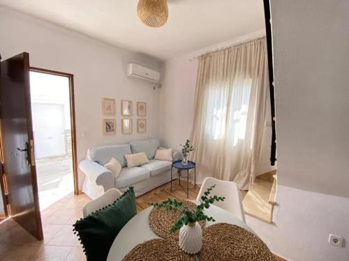 House in the heart of Algodonales with terrace and mountain view