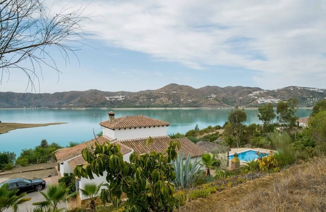 Maison dans le Pantano de la Viñuela avec des vues imbattables sur le réservoir