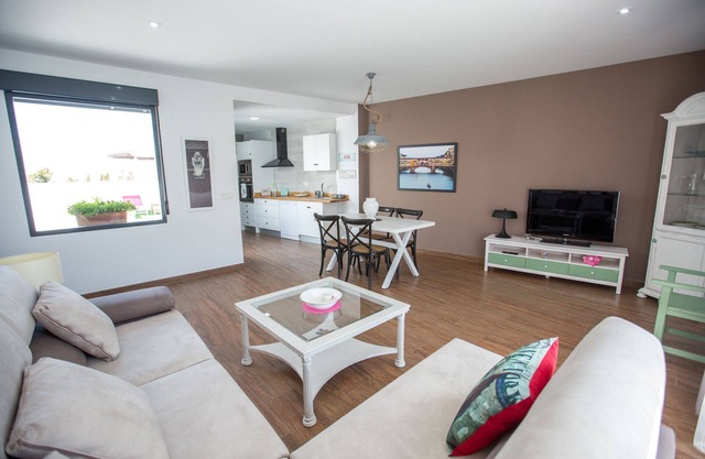 HOME jacuzzi WIFI, 7 couchages, TERRASSE SPECTACULAIRE