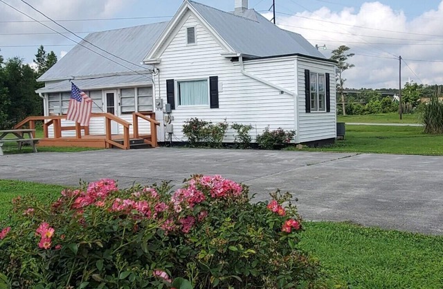 House: Lower Winter prices! Snowbirds Welcome! Bring your boat for fall fishing