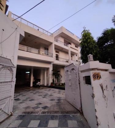 House No 87A