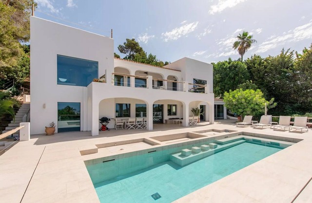 House of Dreams – A Luxurious Escape with Unrivaled Elegance and Views"