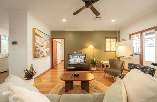 House of Fairy Wren - Fully renovated charming Queenslander! 10 Mins to BNE CBD!