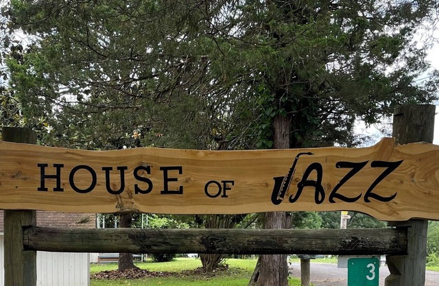 House of Jazz on Lake Hamilton in Hot Springs Arkansas