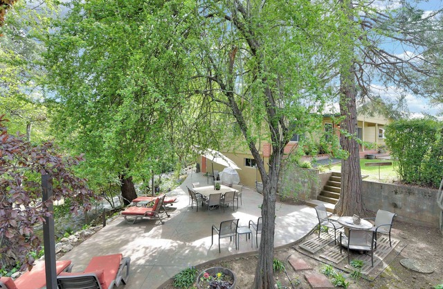 House on Main: Your Perfect Murphys Getaway