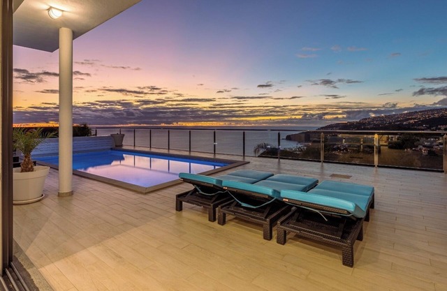 VILLA CABOUCO sur l’île aux fleurs entre ciel et mer. VUES EXCEPTIONNELLES