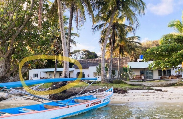 MAISON SUR LE LAGON AVEC SA PLAGE PRIVEE