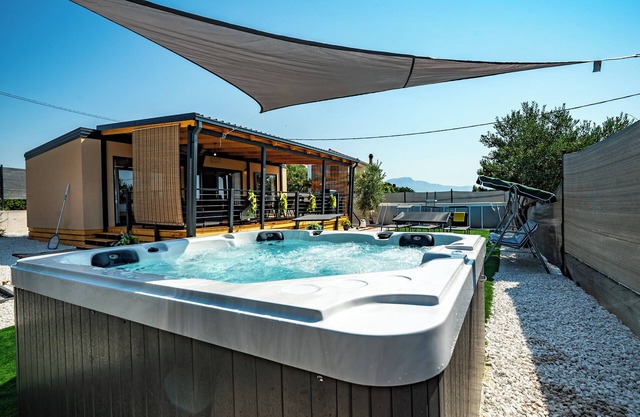 House Red Earth - Kastel Stafilic