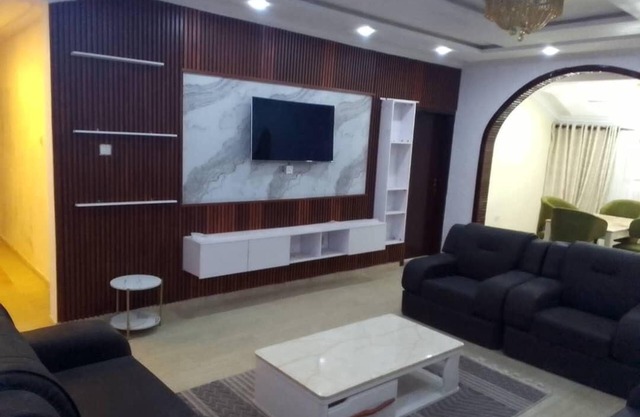 Rotzy Residences Adefowope - Home Away From Home