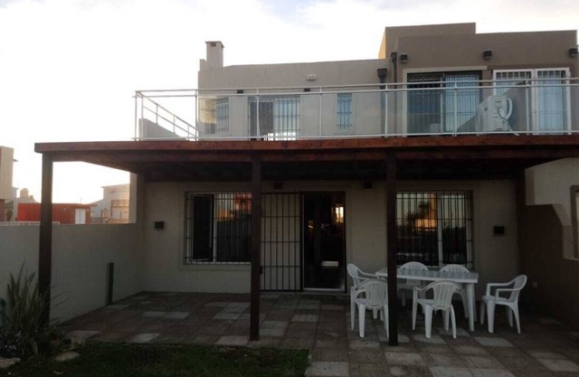 MAISON À TRENTE MÈTRES DE LA MER, AVEC GRAND BALCON AVEC VUE MER.