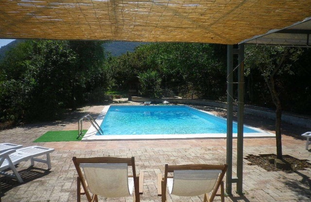 MAISON-VILLA AVEC JARDIN INDÉPENDANT ET PISCINE PRIVÉE