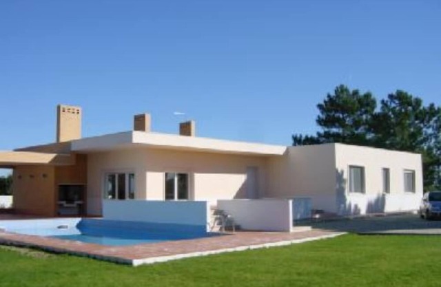 Mansion totalement privé avec grand jardin et aire de jeux.