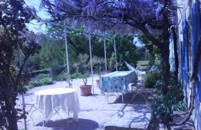 Maison provençale sur un beau terrain arboré de fruitiers