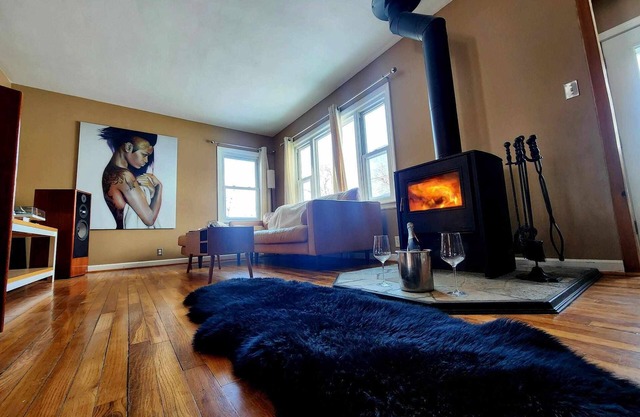 House W/ Gym, Sauna, Espresso Machine, EV charger