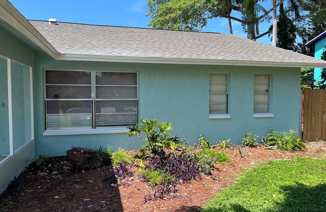 House w/pool & spa near North Manasota Beach. 2-bedroom 2 Bath w/AC & WiFi