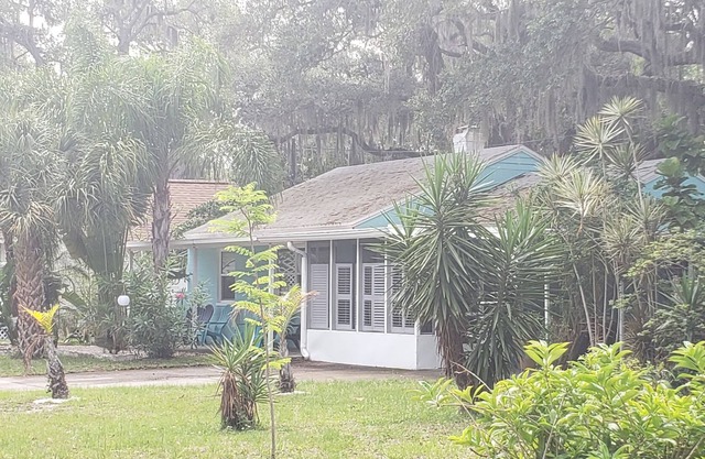 House, walking distance to shops and beach