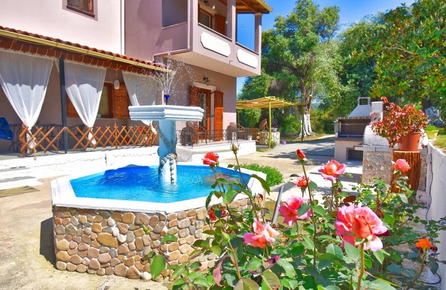 House with a small swiming pool