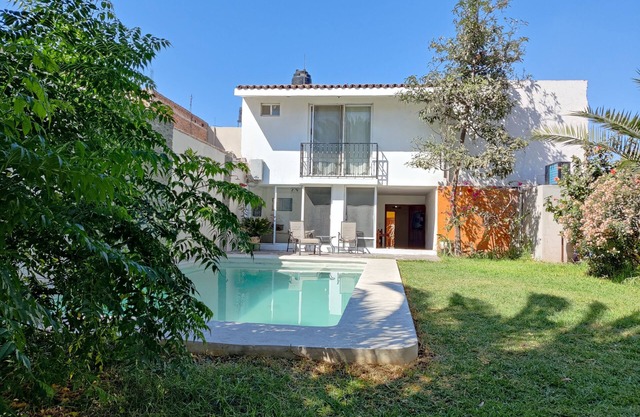 house with private pool and big yard in the heart of Tlaquepaque.