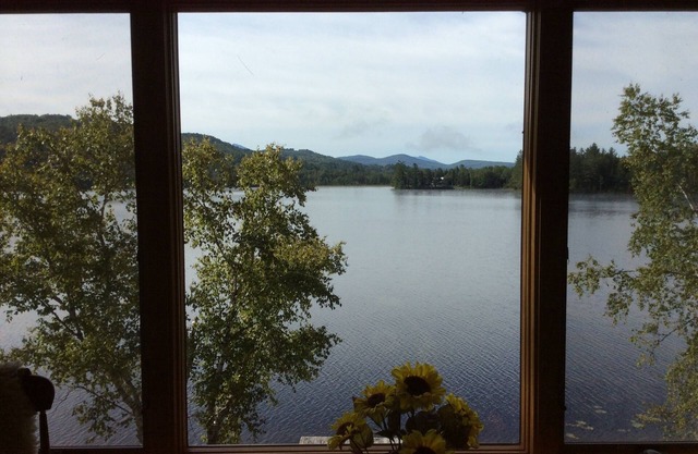 Maison avec 150 pieds au bord du lac privé sur Burns Pond-calme, rustique, accueillant et confortable