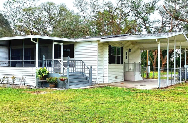 House with 3-bedroom 2 Bath on one acre of land in wonderful Wesley Chapel