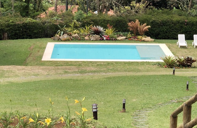 Maison avec 5 suites, piscine et barbecue, à 250m du centre de Vale das Videiras