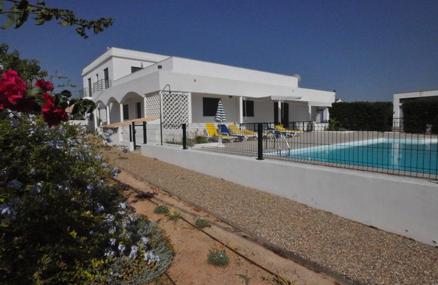 Maison 9 chambres, 9 salles de bain, 11 AC, wi-fi, piscine privative, fitness, voiture
